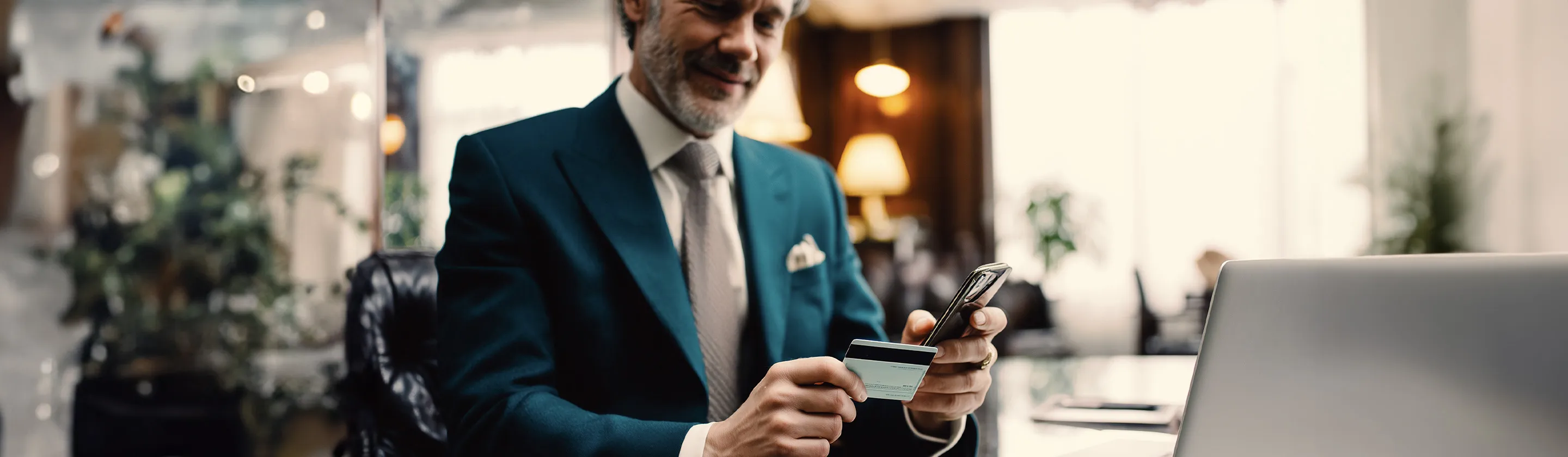 Carduri business de credit și de debit pentru companii gestionarea cheltuielilor și obligațiilor
